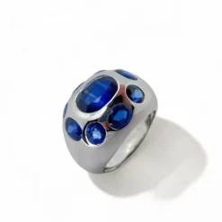 Bague cocktail en or blanc et saphirs