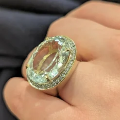 Bague cocktail en or jaune diamants et topaze