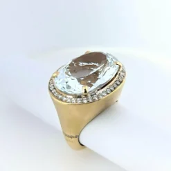 Bague cocktail en or jaune diamants et topaze