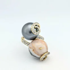 Bague cocktail en or jaune perle grise de Tahiti et agate