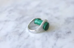 Bague Cocktail Gucci, malachite et diamants sur or blanc