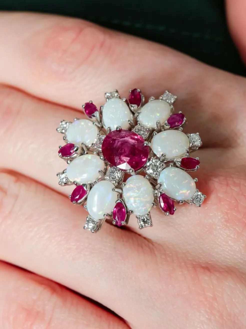 Bague Cocktail Opales Rubis Diamants