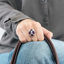 Bague cocktail or gris, diamants et améthystes