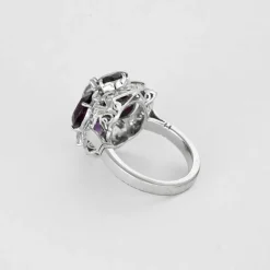 Bague cocktail or gris, diamants et améthystes