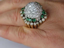 Bague Cocktail Or Platine Diamants Emeraudes