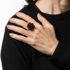 Bague cocktail vintage en or blanc 18 carats avec grenat briolette