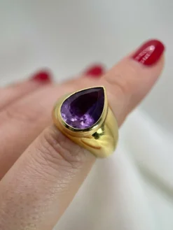 Bague Cocktail Vintage en Or Jaune 18k Sertie d'une Importante Améthyste en Poire