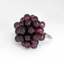 Bague cocktail vintage en or blanc 18 carats avec grenat briolette