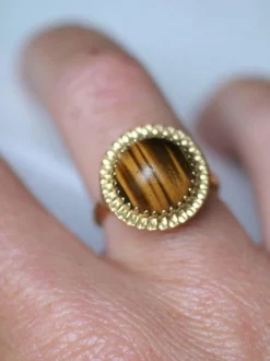 Bague cocktail vintage or jaune et quartz oeil de tigre