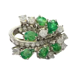 Bague contemporaine avec diamants et émeraudes en chute de 1,80 ct