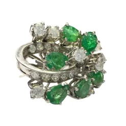 Bague contemporaine avec diamants et émeraudes en chute de 1,80 ct