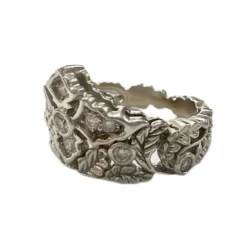Bague contemporaine du 20ème siècle en or 18 kt avec diamants 9 unités