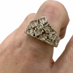 Bague contemporaine du 20ème siècle en or 18 kt avec diamants 9 unités