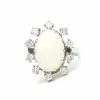 Bague contemporaine en or blanc 14 carats sertie d'une opale et de diamants
