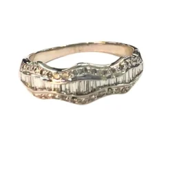 Bague contemporaine en or du 20ème siècle avec diamants