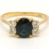 Bague Contemporaine en or jaune 18 carats sertie d'un saphir et de diamants