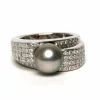 Bague contemporaine en or blanc, perle de Tahiti et diamants (+-0.396ct)