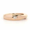 Bague contemporaine en or jaune 18 carats sertie d'un diamant