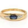 Bague contemporaine en or jaune 18 carats sertie d'un saphir et diamants