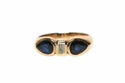 Bague contemporaine en or jaune 18 carats sertie de saphirs et d'un diamant