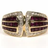 Bague contemporaine en or jaune sertie de rubis et de diamants