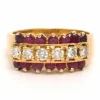 Bague contemporaine en or jaune 18 carats sertie de rubis et de diamants (0.42 carat)