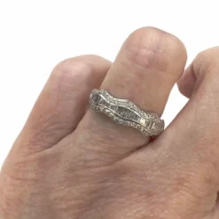Bague contemporaine en or du 20ème siècle avec diamants