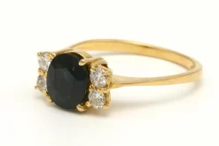 Bague Contemporaine en or jaune 18 carats sertie d'un saphir et de diamants