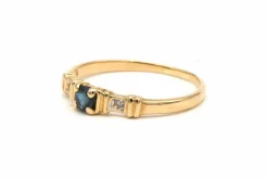 Bague contemporaine en or jaune, saphir et diamants