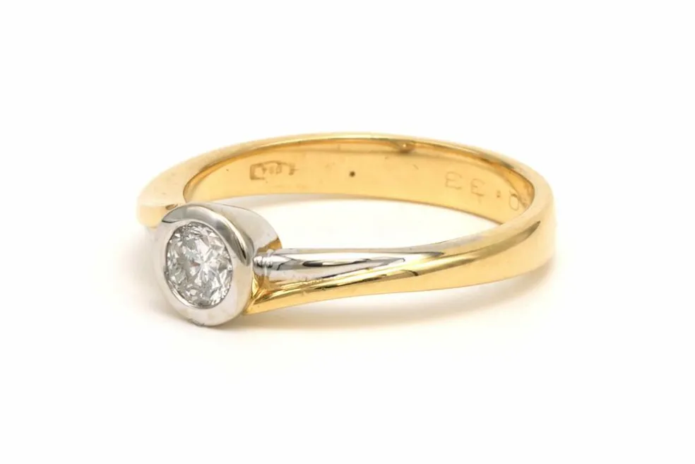 Bague contemporaine en or jaune et blanc 18 carats sertie d'un diamant (0.33ct)