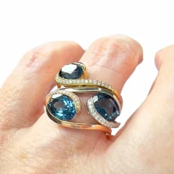 Bague contemporaine en or (jaune/blanc/rouge) avec diamants et topaze - 3 pièces