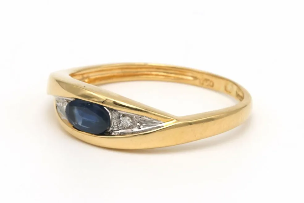 Bague contemporaine en or jaune 18 carats sertie d'un saphir et diamants