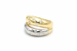 Bague contemporaine en or jaune et blanc 18 carats sertie de diamants