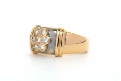 Bague contemporaine en or jaune et blanc 18 carats sertie de diamants