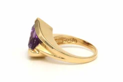 Bague contemporaine en or jaune 14 carats sertie d'une améthyste