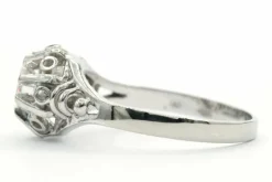 Bague contemporaine en or blanc sertie d'un diamant