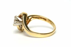 Bague contemporaine en or jaune 18 carats sertie de diamants