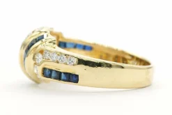 Bague contemporaine en or jaune sertie de saphirs et de diamants