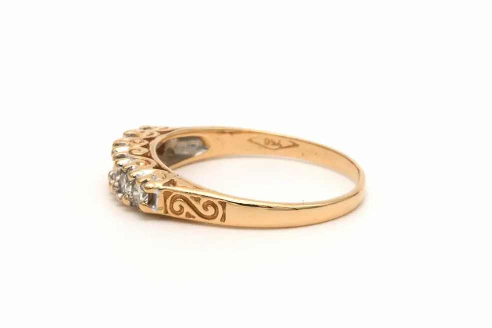 Bague contemporaine en or jaune 18 carats sertie de diamants "taille" brillant (+-0.36ct)