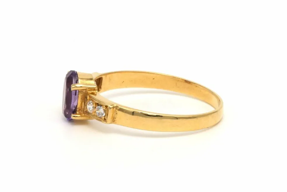 Bague contemporaine en or jaune 18 carats sertie d'une améthyste et de diamants