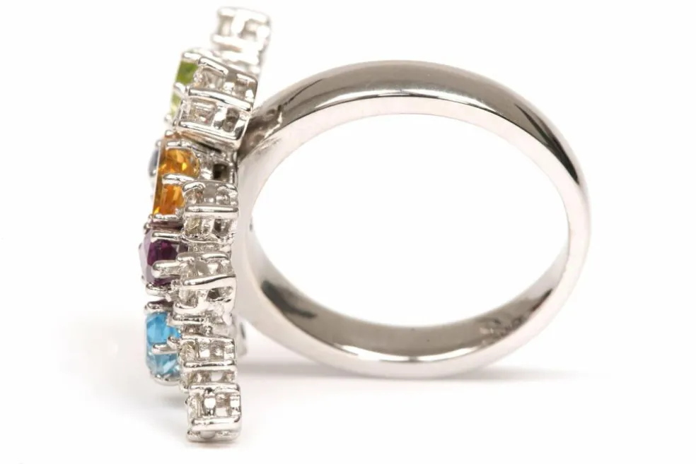 Bague contemporaine en or blanc, pierres multiples, diamants
