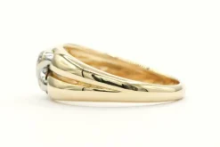 Bague contemporaine en or jaune et blanc sertie de diamants