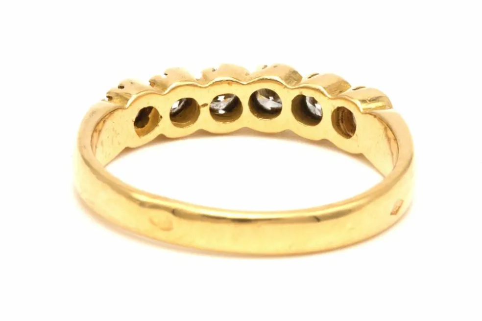 Bague contemporaine en or jaune 18 carats sertie de diamants (0.36 carat)