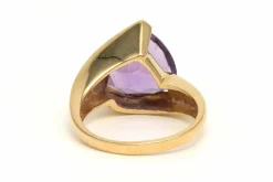 Bague contemporaine en or jaune 14 carats sertie d'une améthyste