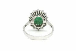 Bague contemporaine en or blanc 18 carats sertie d'une émeraude et de diamants