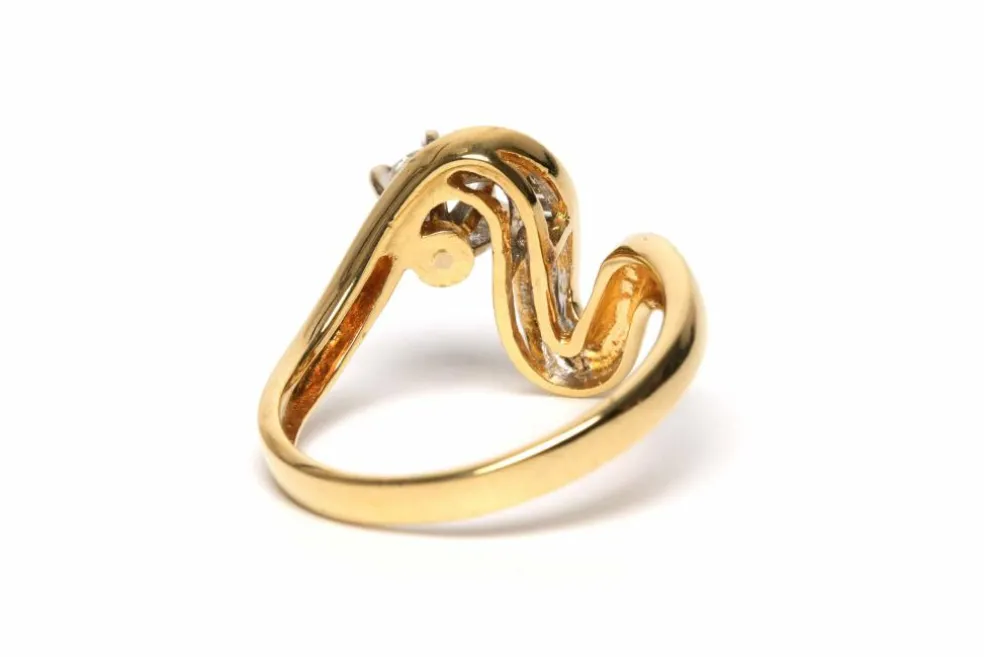 Bague contemporaine en or jaune 18 carats sertie de diamants
