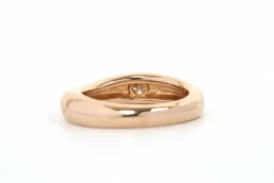 Bague contemporaine en or jaune 18 carats sertie d'un diamant