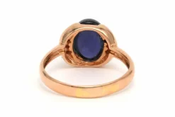 Bague contemporaine en or jaune 18 carats sertie d'un saphir et de diamants