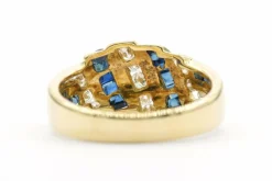 Bague contemporaine en or jaune sertie de saphirs et de diamants