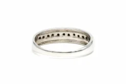 Bague contemporaine en or blanc 18 carats sertie de saphirs